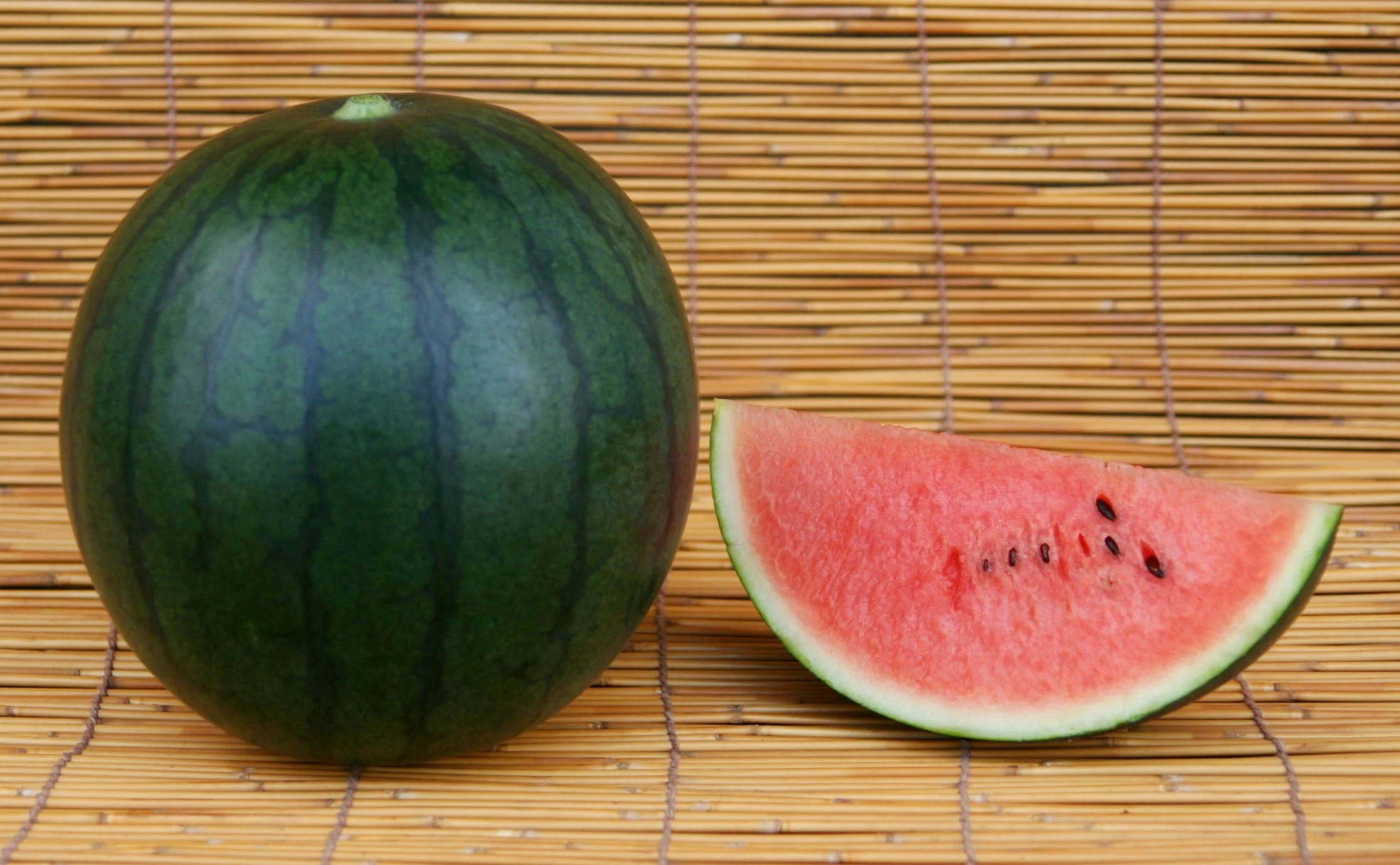 切开的西瓜展示果肉